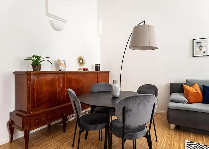 Pristine 1Br Steps From City By Hm