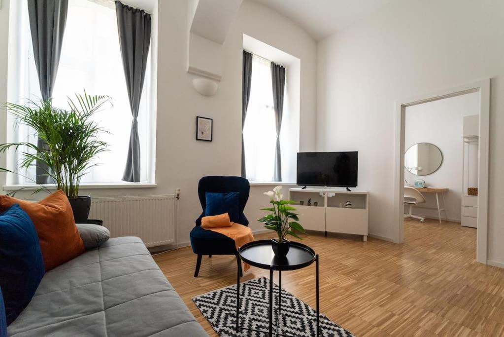 Pristine 1br Steps From By Hm Vídeň